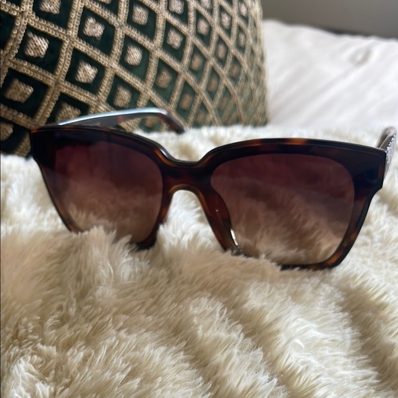 Tortoise Shell Sunglasses - Picture 1 of 8